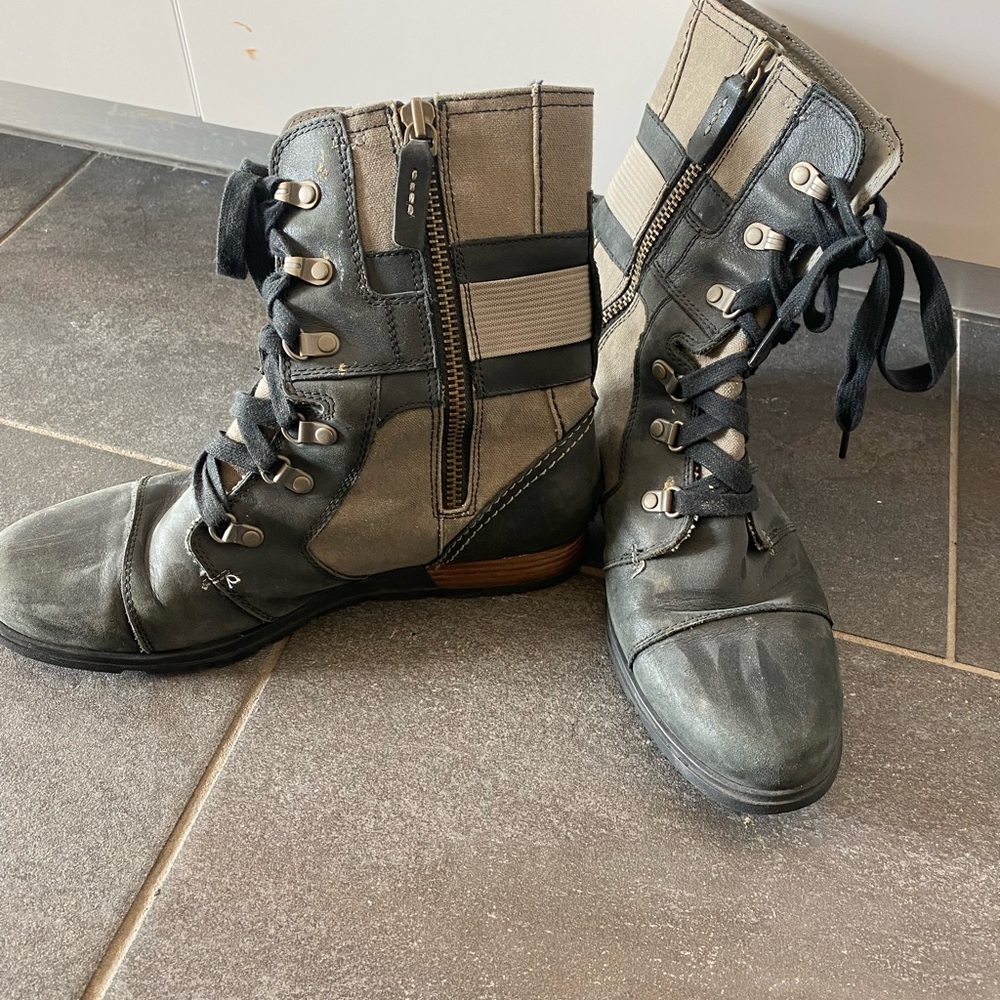 Sorel combat boot